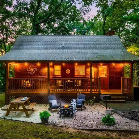 Villa Couples Retreat *Location*Hot Tub*Fire Pit*